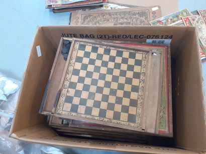 Carton comprenant divers jeux de l'oie 