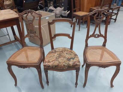 Lot de trois chaises dont deux cannées 