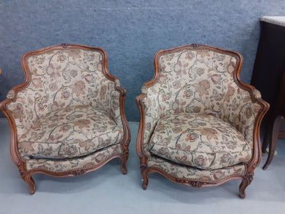 Paire de bergères basses de style Louis XV
78...
