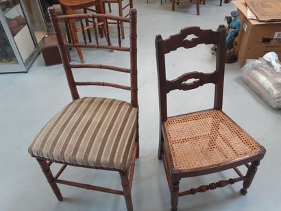 Deux chaises en bois naturel 
