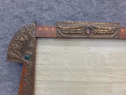 Cadre art nouveau en chêne et laiton 
41...