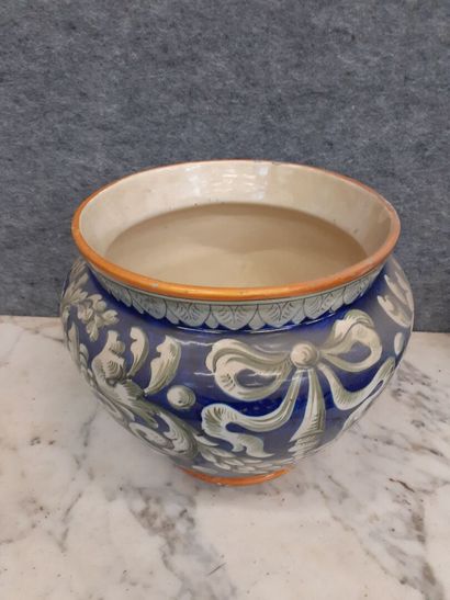 Cache pot à décor d'iris en céramique
H :...