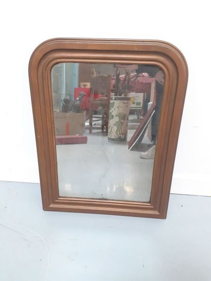 Miroir de style Louis Philippe 
66 x 50 cm...