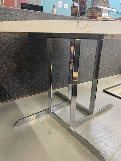 Table de salle à manger piètement en métal...