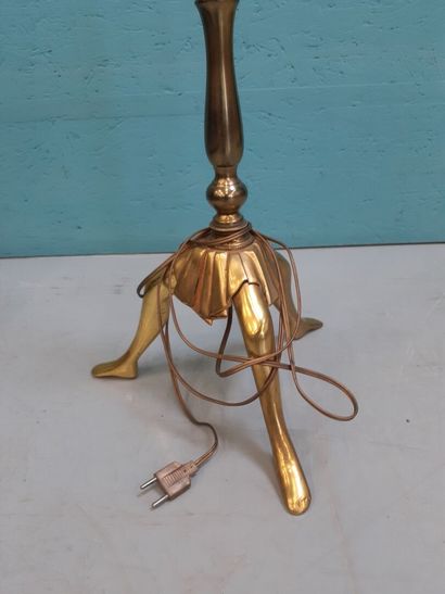 Lampadaire en laiton base en forme de pieds...
