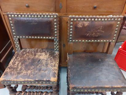Paire de chaises à dos plat en bois tourné...