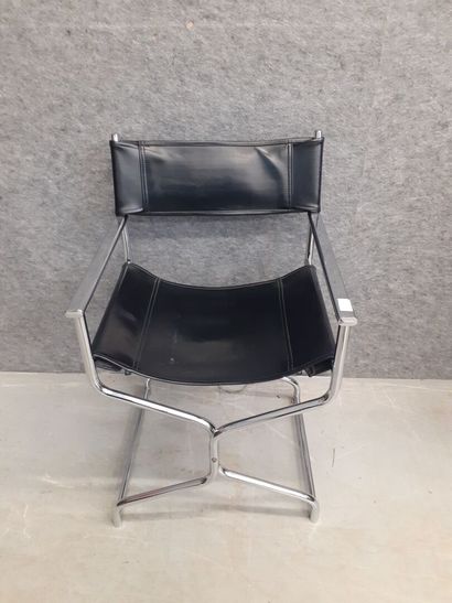 Fauteuil directeur en métal chrome et cuir
81...