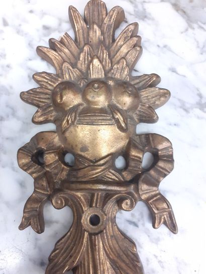 Une paire d'éléments de boiserie en bois...