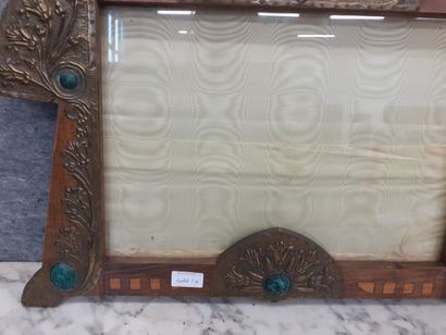 Cadre art nouveau en chêne et laiton 
41...