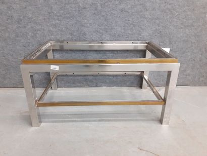 Table basse en métal et laiton à deux étages...