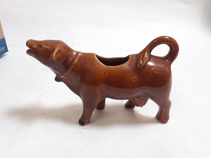 Pot à lait en faïence en forme de vache
H...