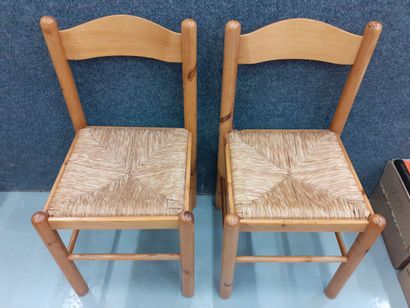 Travail des années 50
Deux chaises en bois...