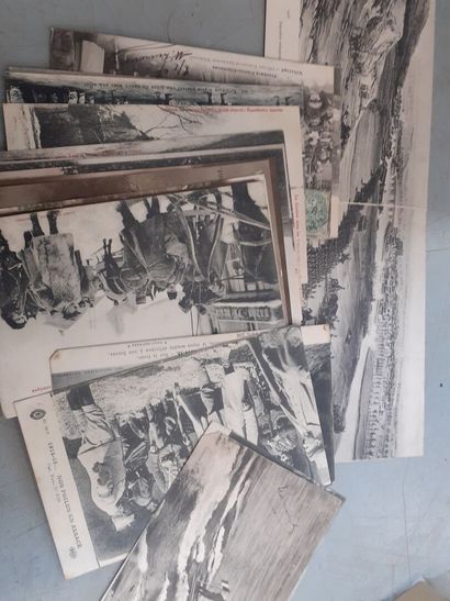 Lot de cartes postales classés par thème...