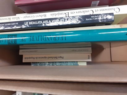 Deux cartons de livres sur le Beaujolais
dont...