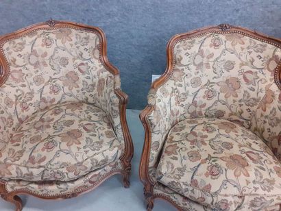 Paire de bergères basses de style Louis XV
78...