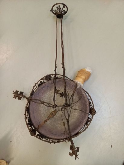 SCHNEIDER lustre en fer forgé avec une vase...