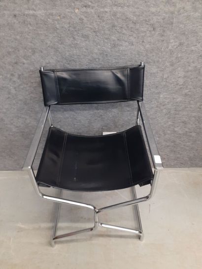 Fauteuil directeur en métal chrome et cuir
81...