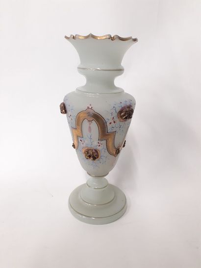 Vase en opaline h : 34 cm