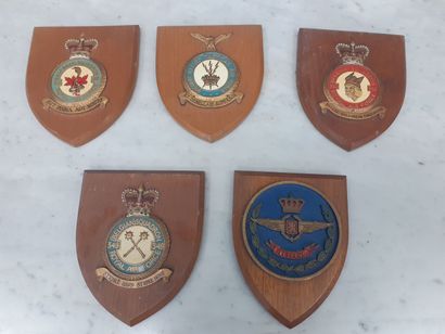 Cinq blasons d'escadrille anglaise et belge...