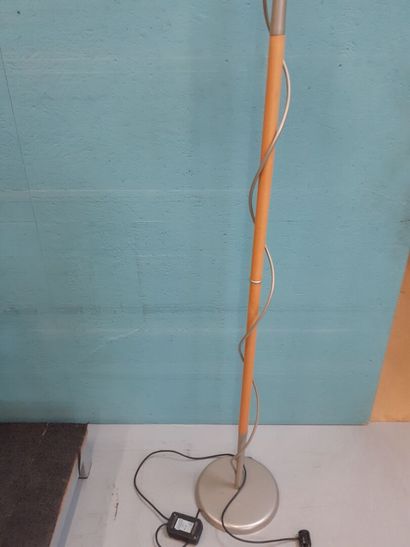 Lampadaire en bois à vasque en verre 
H :...