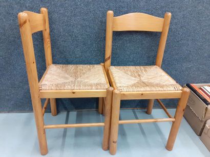 Travail des années 50
Deux chaises en bois...