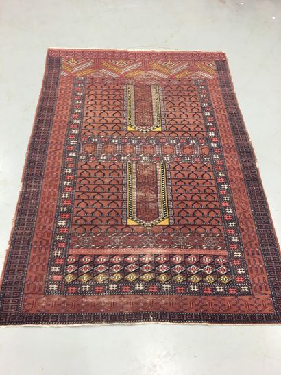 Tapis à motif boukara 
183 x 131 cm