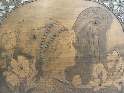 Une plaque pyrogravée 
34 x 45 cm