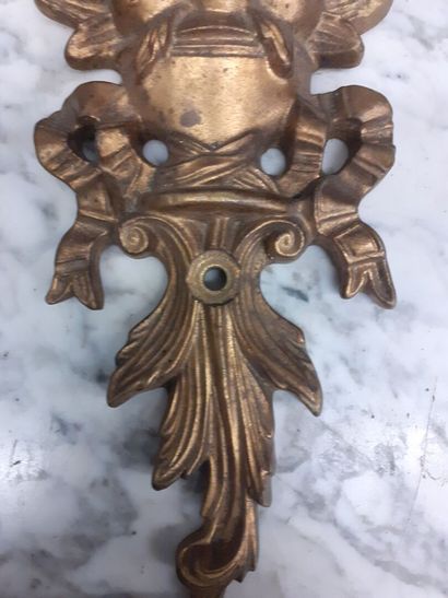 Une paire d'éléments de boiserie en bois...