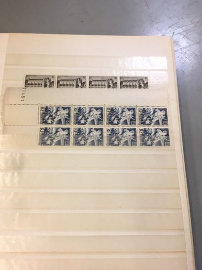 Album de timbres neufs non oblitérés