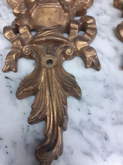 Une paire d'éléments de boiserie en bois...