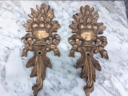 Une paire d'éléments de boiserie en bois...