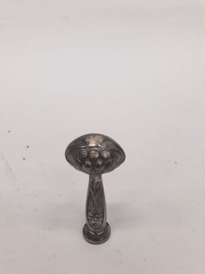 Cachet Art nouveau en argent fourré 
pds...