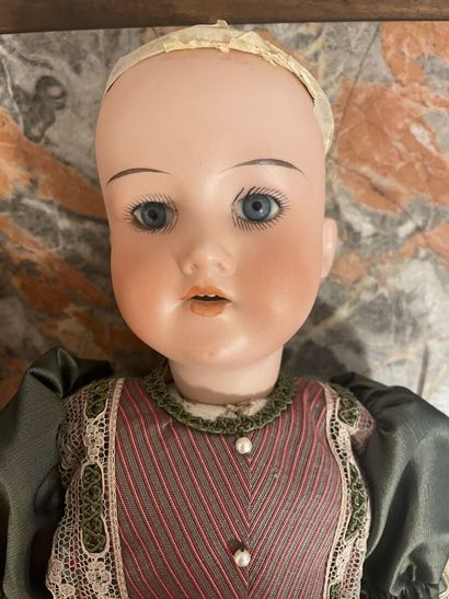 Armand MARSEILLE 
Poupée tête porcelaine...