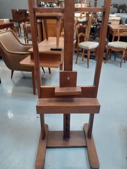 Chevalet en chêne règlable 
H : 182 cm L...