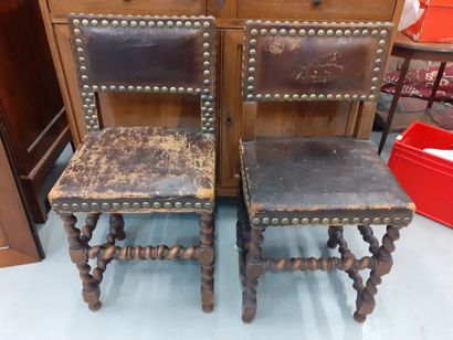 Paire de chaises à dos plat en bois tourné...