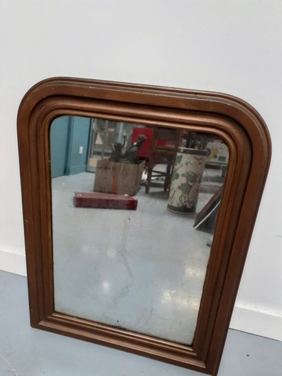 Miroir de style Louis Philippe 
66 x 50 cm...