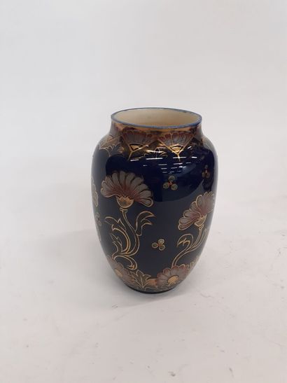 THARAUD Vase balustre à décor de fleurs sur...