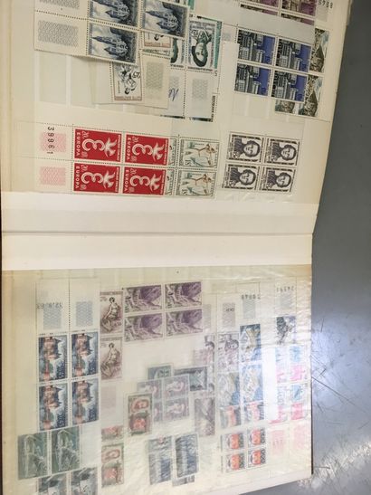 Album de timbres neufs non oblitérés