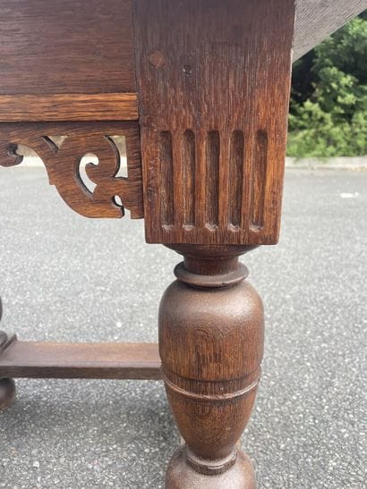 Table de forme carré pieds en bois tournés...