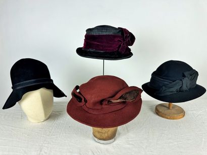 Quatre chapeaux de mode pour dame à petits...