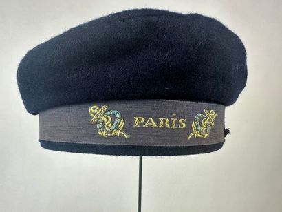 Quatre bérets balnéaires de marin pour la...