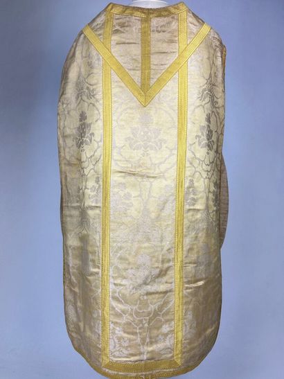 Chasuble à la romaine à deux brocarts en...