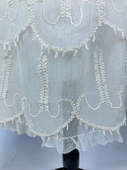 Une robe et cape de cérémonie pour fillette...