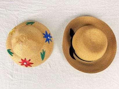 Cinq chapeaux d'enfant pour la villégiature...