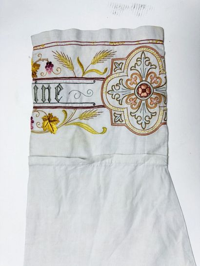 Grande Aube pour le culte en fin drap de...