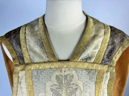 Chasuble à la romaine à deux brocarts en...