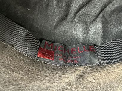 Trois chapeaux de mode en taupe noir peluchée...