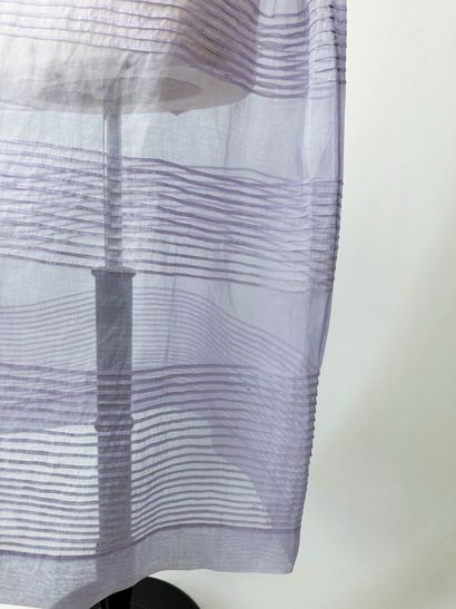 Une robe estivale de forme sac en organza...