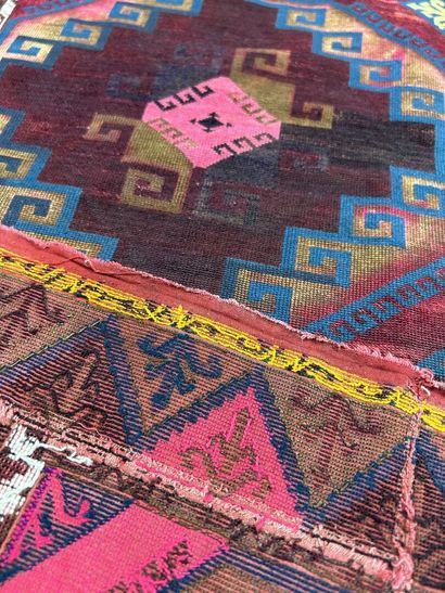 Un carré de coton Kutch, en indienne rouge...