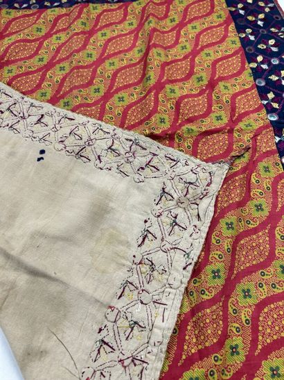 Un carré de coton Kutch, en indienne rouge...